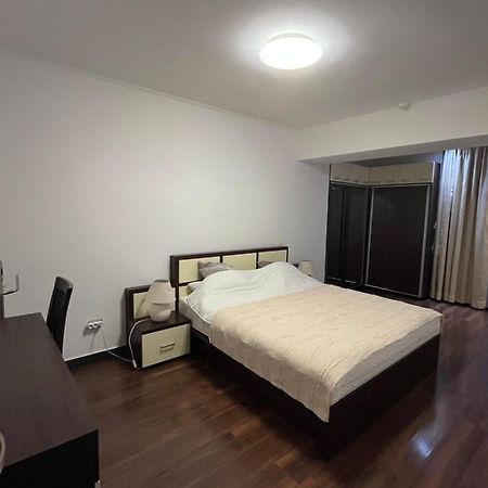 Large 2 Bedroom Apartment Soseaua Nordului Bucarest Extérieur photo